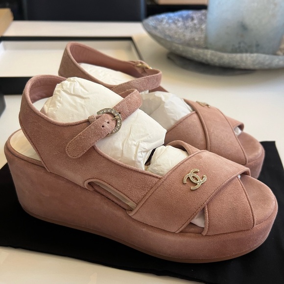 2024 Chanel cc interlocking suede sandals - Picture 2 of 9